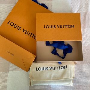 Set of gift bag, box, dust bag and ribbon